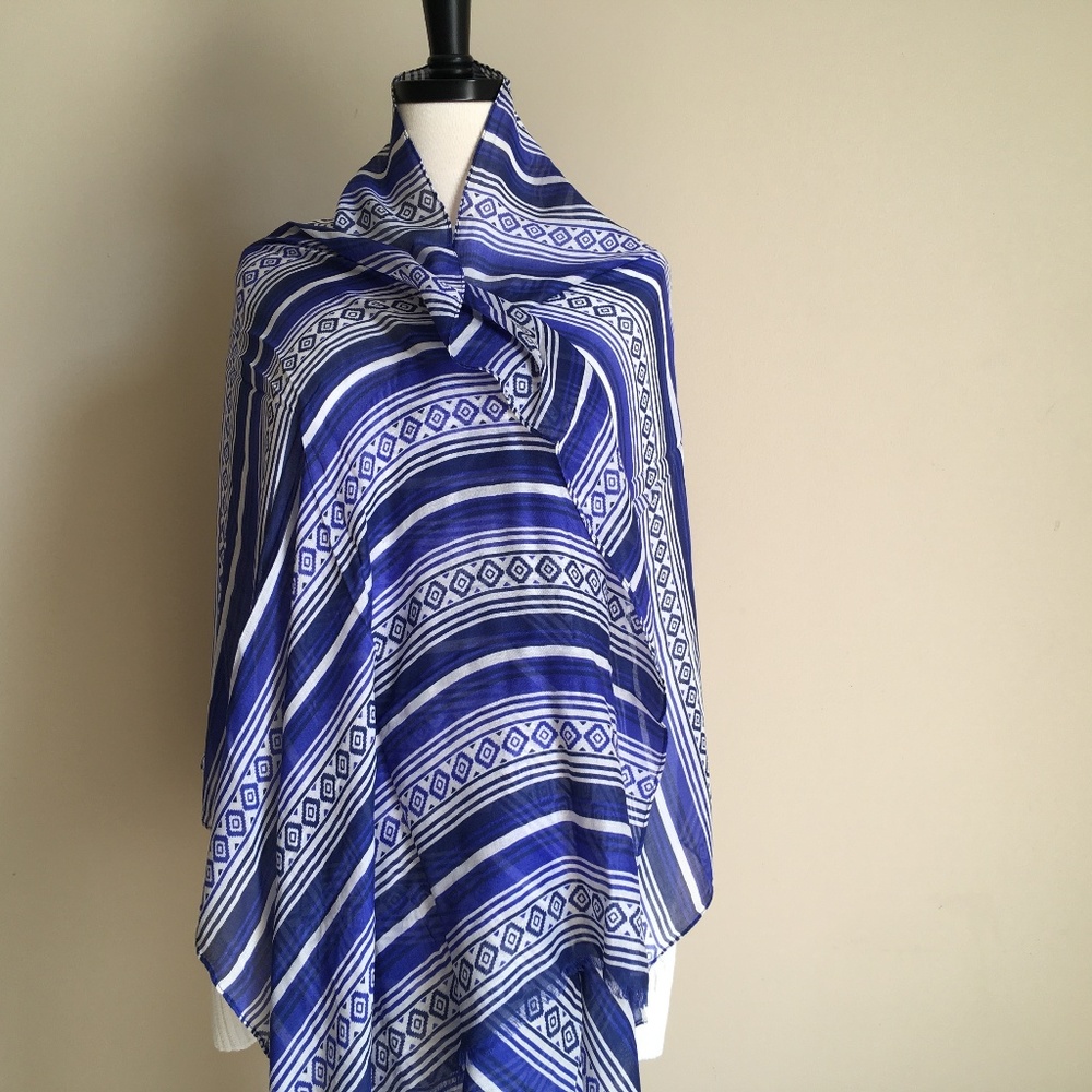 Vera Bradley NWT Soft Fringe Scarf